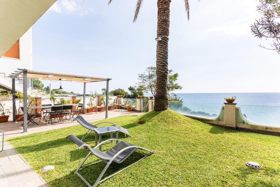 Garden, Sea view