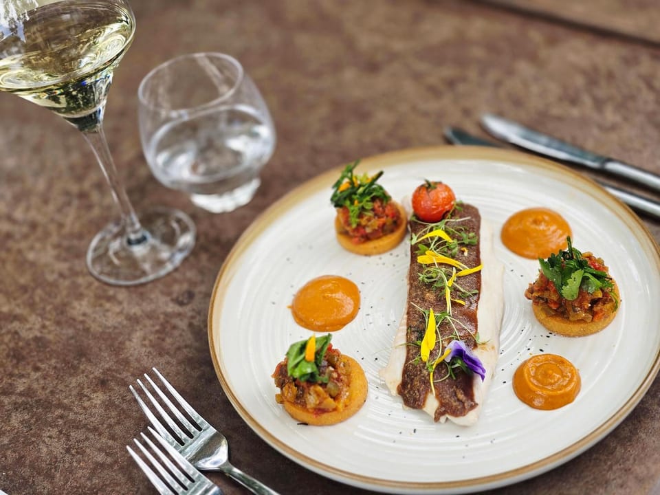 Logis Hotel le Mas De Cure Bourse Hotel in Le Thor