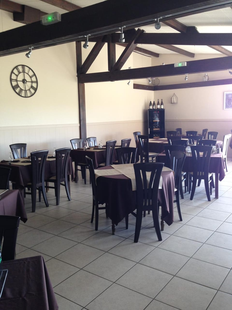 Restaurant/places to eat, Dining area