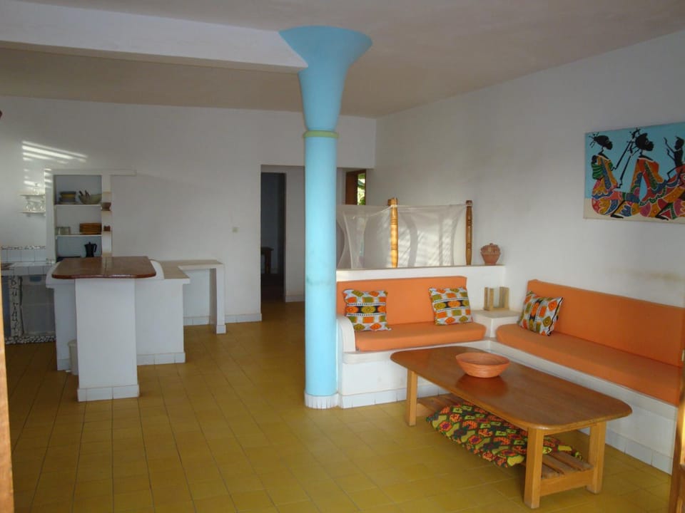 Restaurant/places to eat, Living room