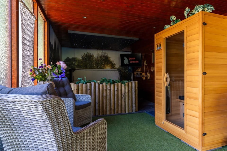 Dopheide: In Drenthe spheres (4p) Chalet in Drenthe (province)