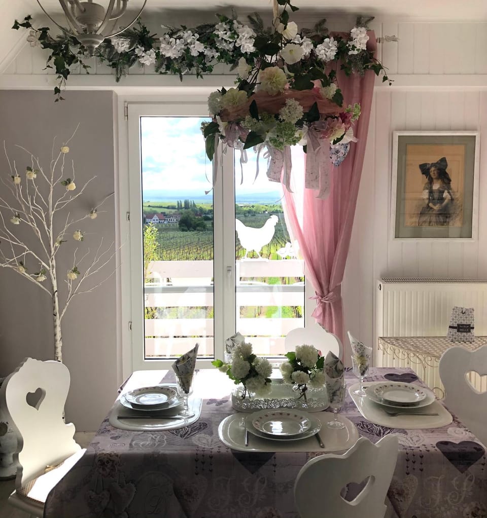 Dining area, Breakfast