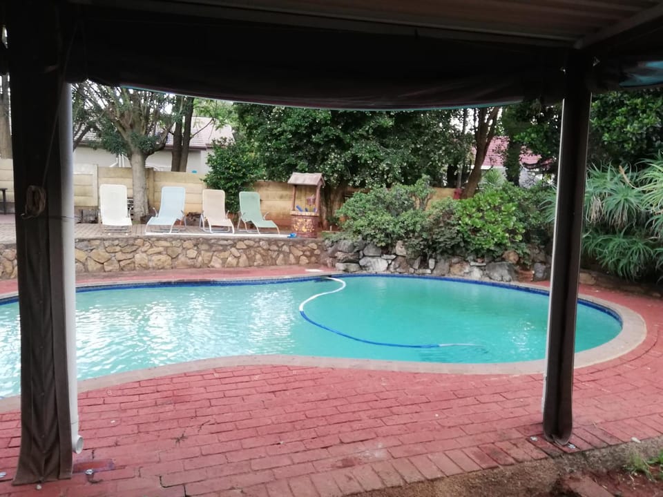 Rocky Ridge Guest House SELF Catering - No alcohol allowed Apartment in Roodepoort