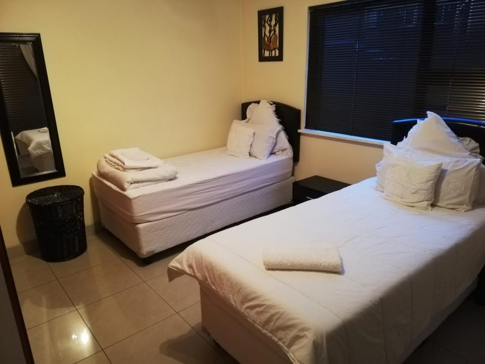 Rocky Ridge Guest House SELF Catering - No alcohol allowed Apartment in Roodepoort