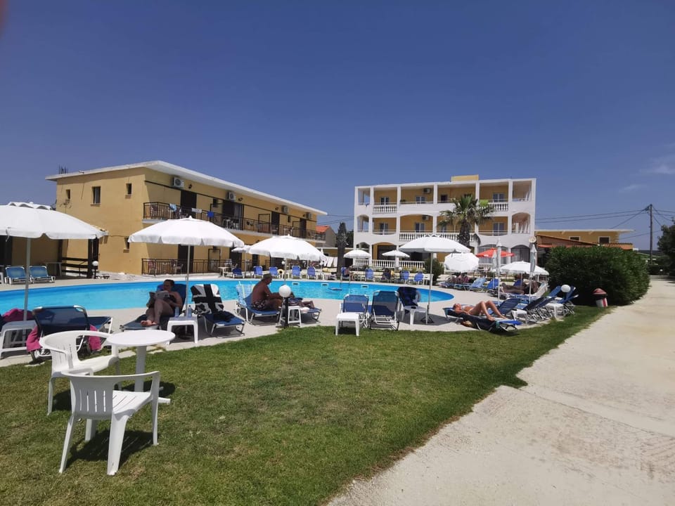 Property building, Swimming pool, Swimming pool