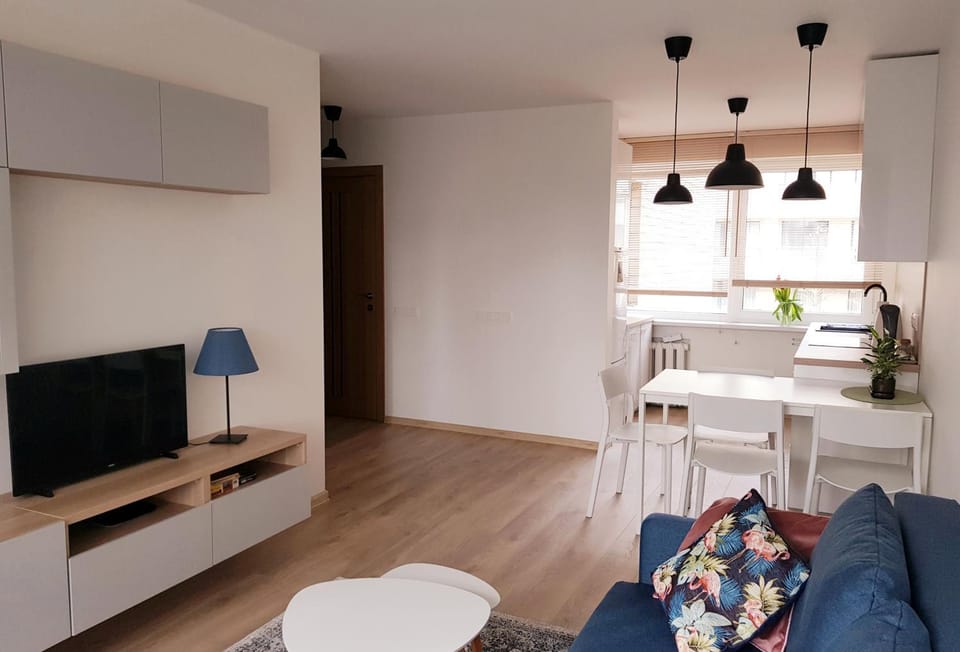 TV and multimedia, Living room, Seating area, Dining area