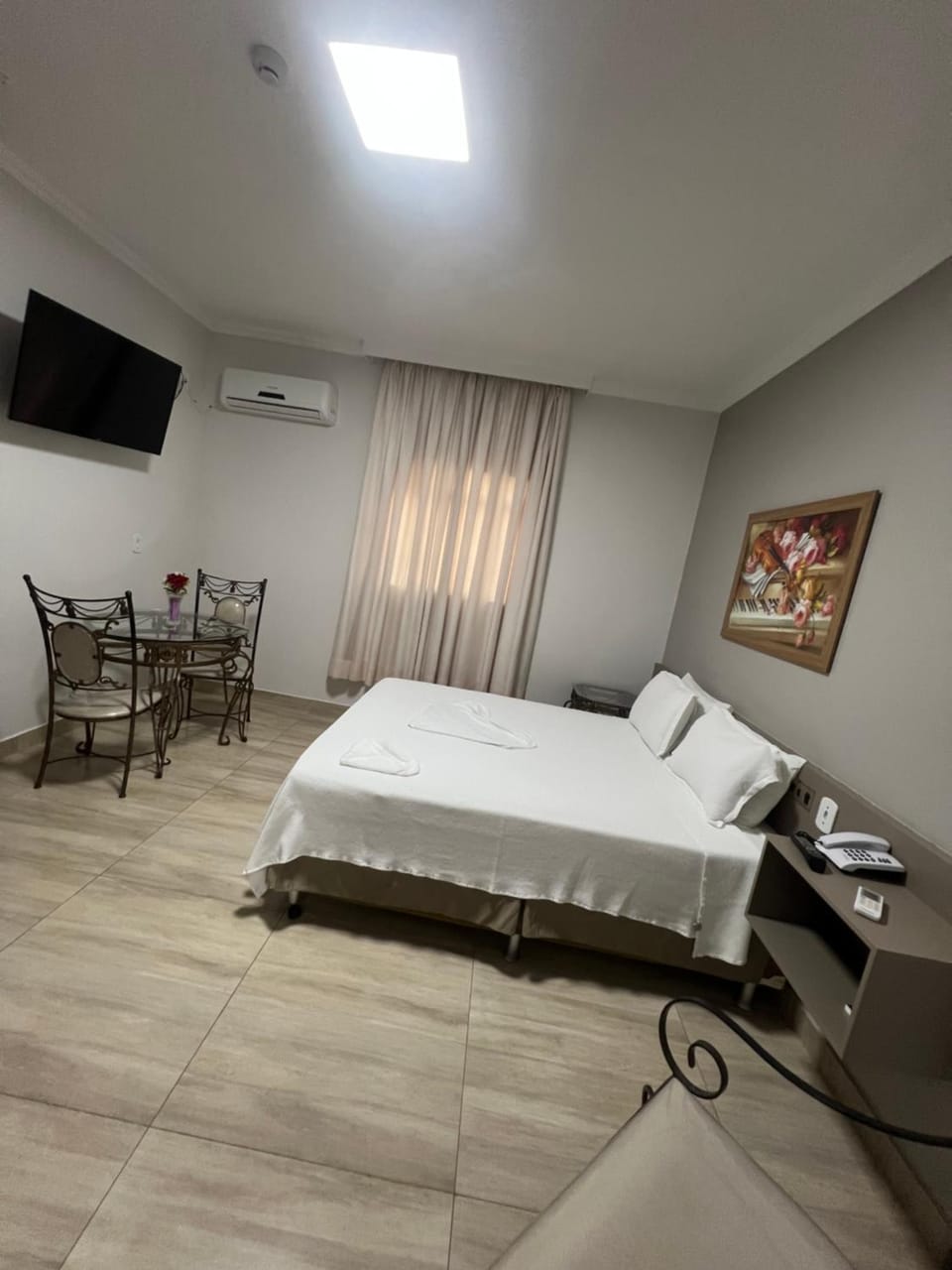 Bed, Photo of the whole room