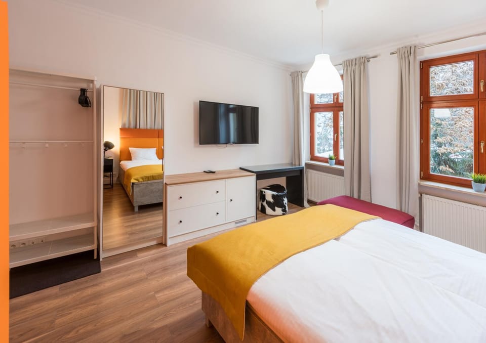 Bed, TV and multimedia, Photo of the whole room