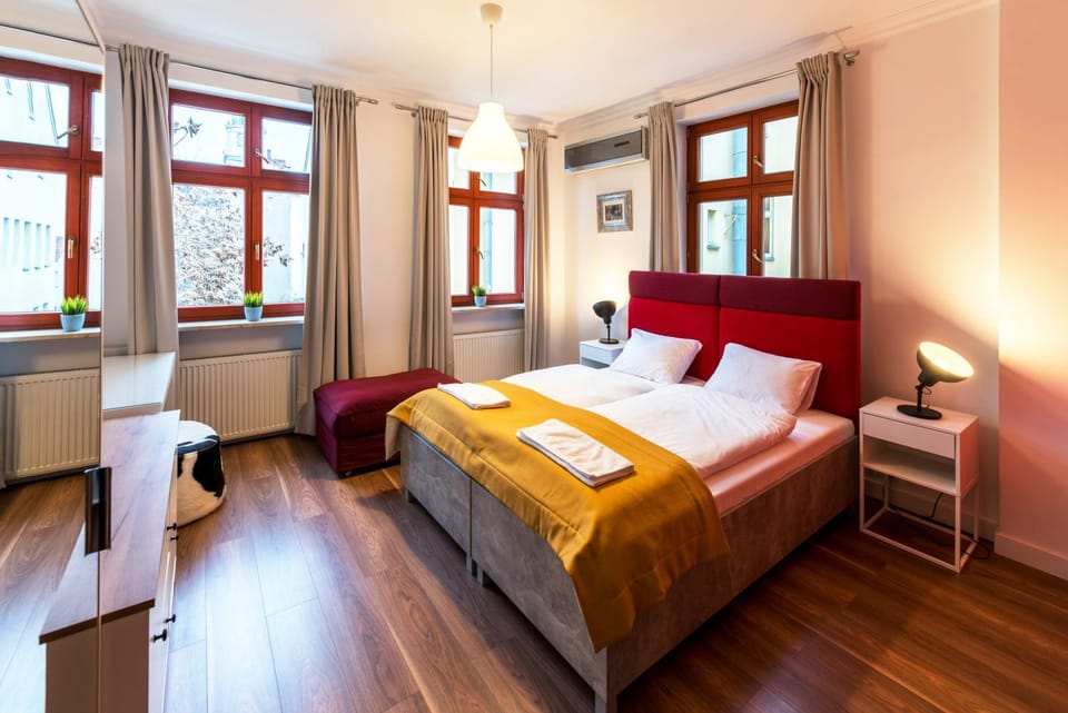 Bed, Photo of the whole room, towels