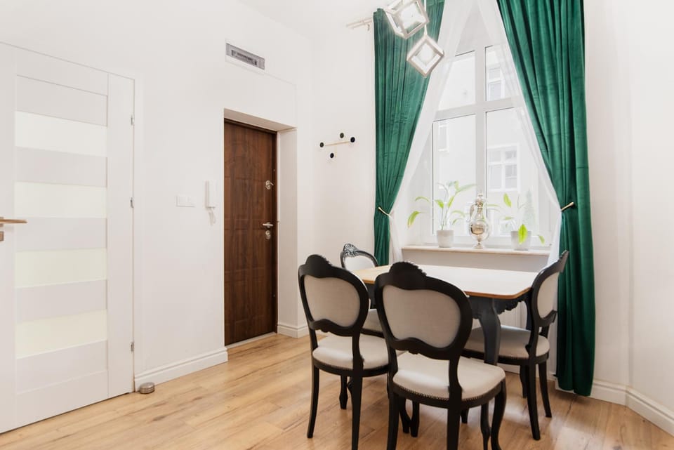 Dining area, kitchen