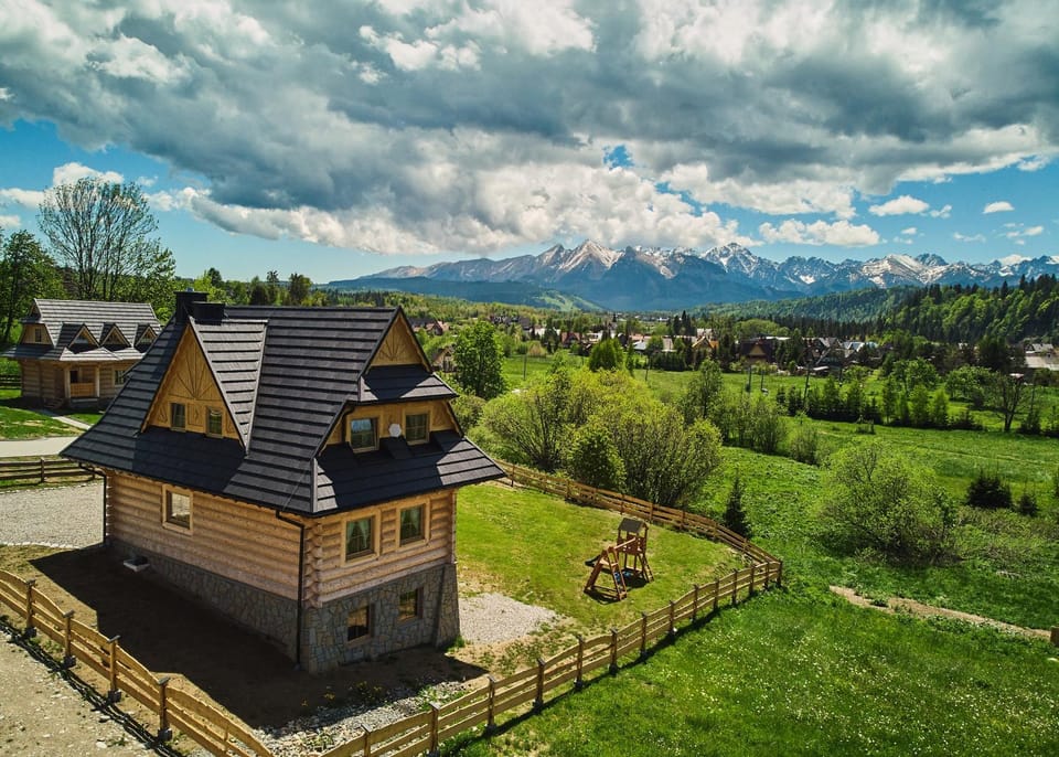 Property building, Off site, Neighbourhood, Natural landscape, Bird's eye view, Children play ground, Garden, Garden view, Mountain view