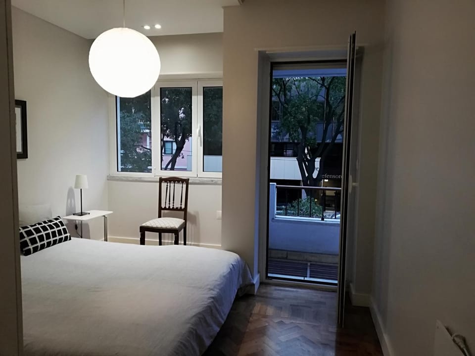 Beautiful garden-campo pequeno home Apartment in Lisbon