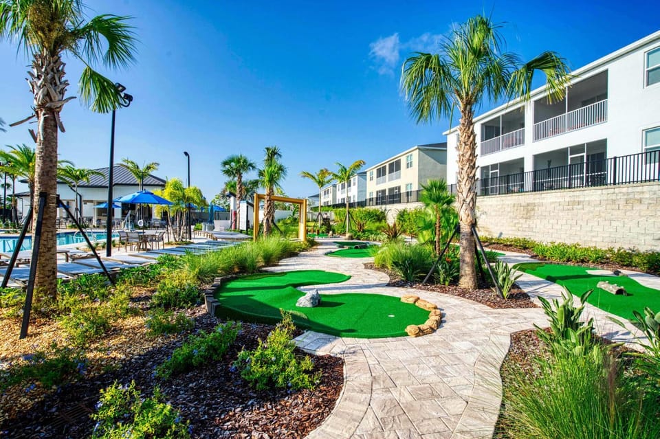 Stunning Home wPrivate Pool, minutes from Disney House in Four Corners