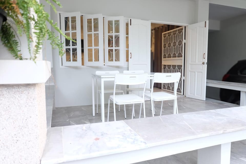 Patio, Dining area