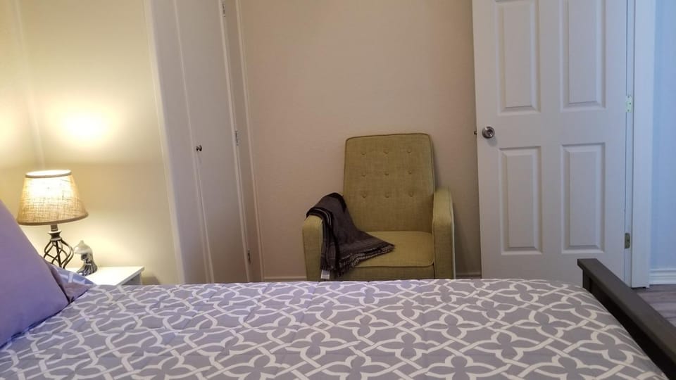 HALF PINT! Pet Friendly, Sleeps 6 House in Galveston Island