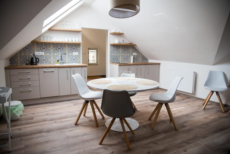 Kitchen or kitchenette, Seating area, Dining area