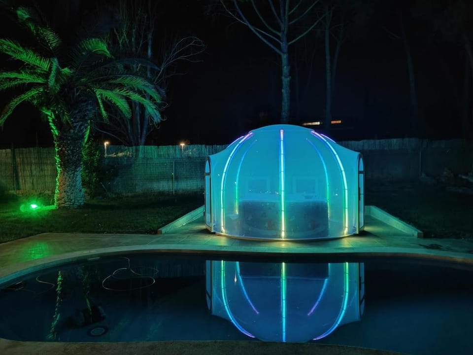 Night, Pool view