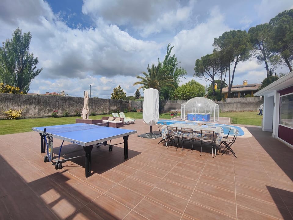 Garden view, Swimming pool, sunbed