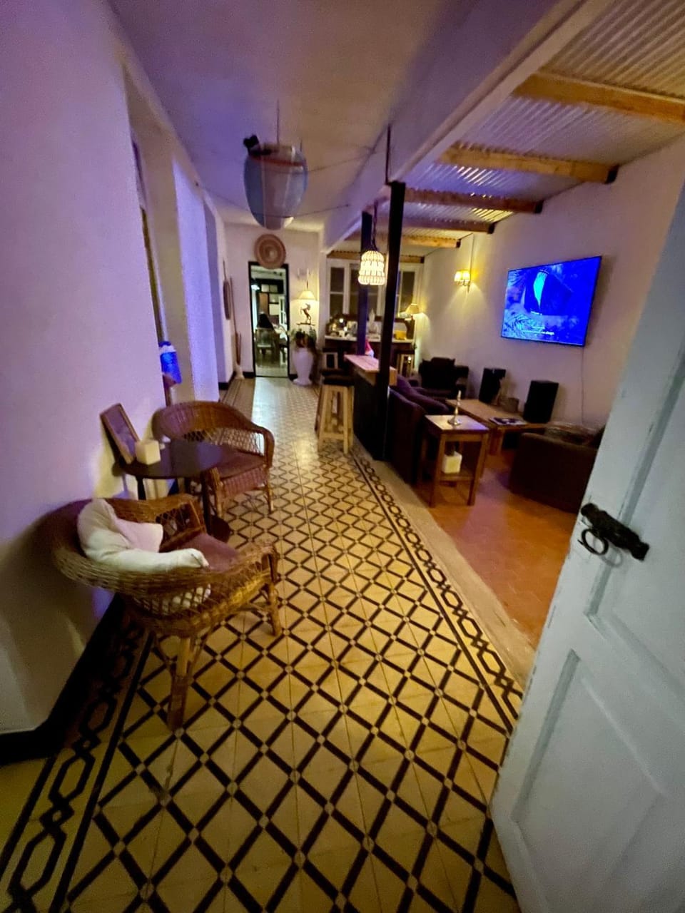 TV and multimedia, Seating area