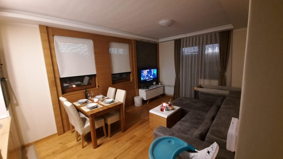 TV and multimedia, Living room, Seating area, Dining area, Evening entertainment
