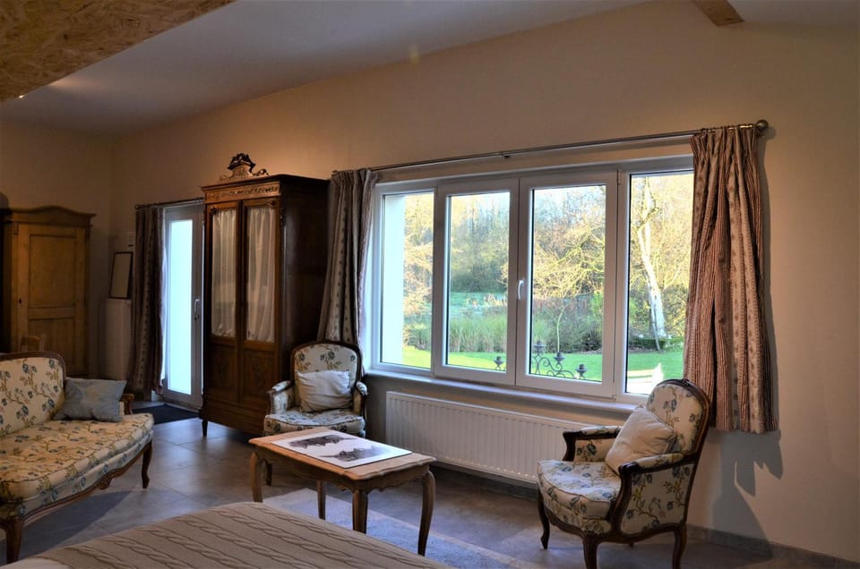 Living room, Photo of the whole room, Seating area