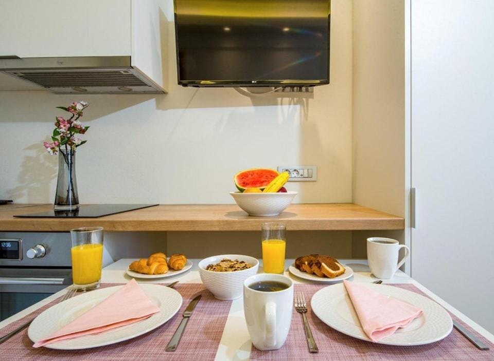 Dining area, Food