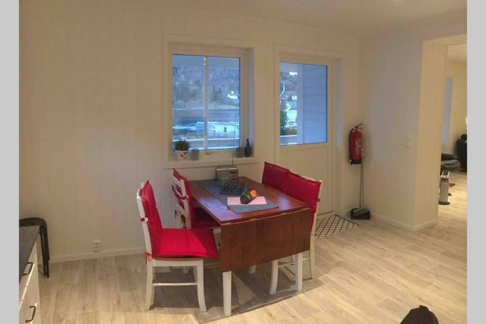 Dining area, kitchen