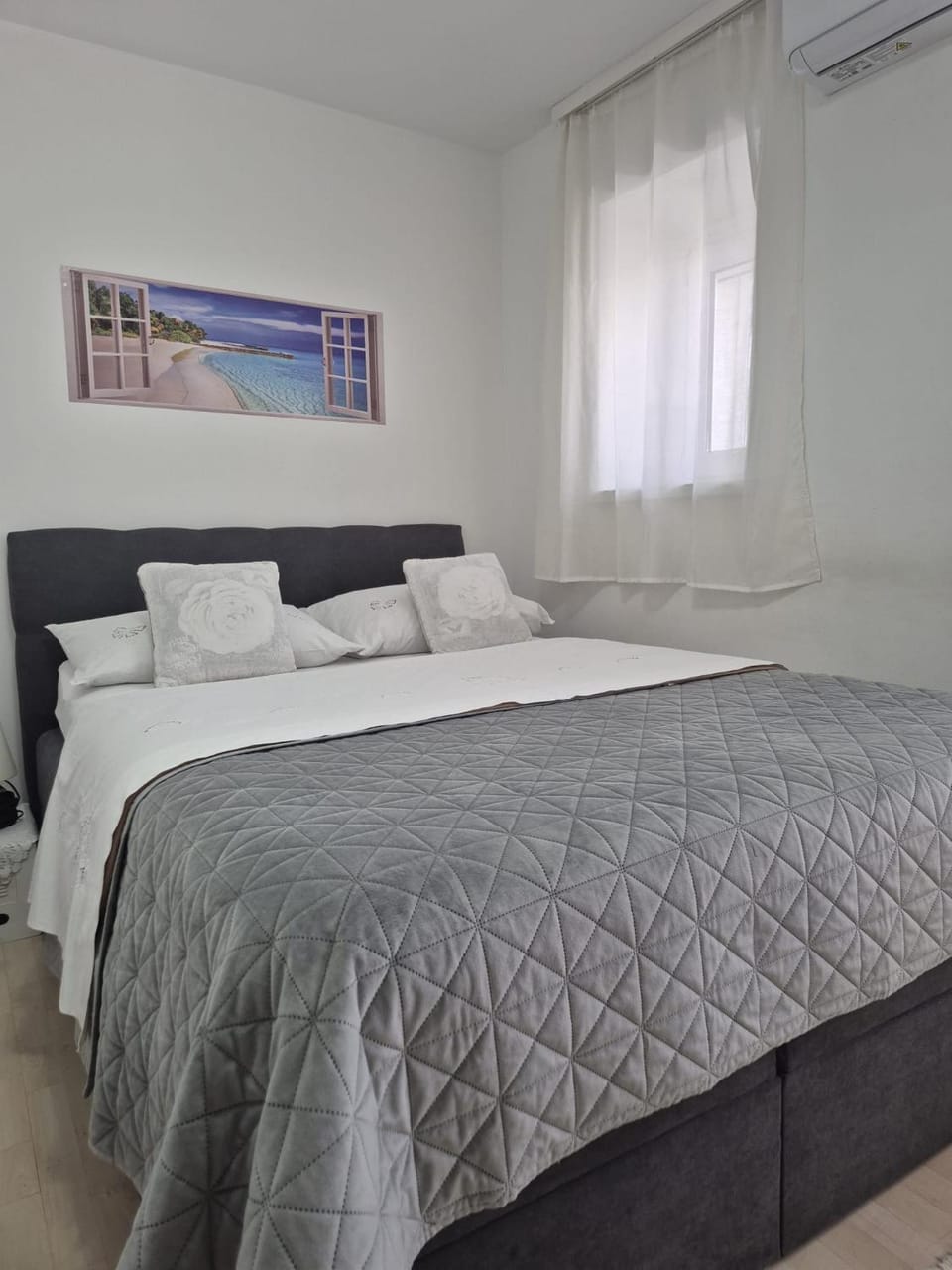 Room near the center Apartment in Split