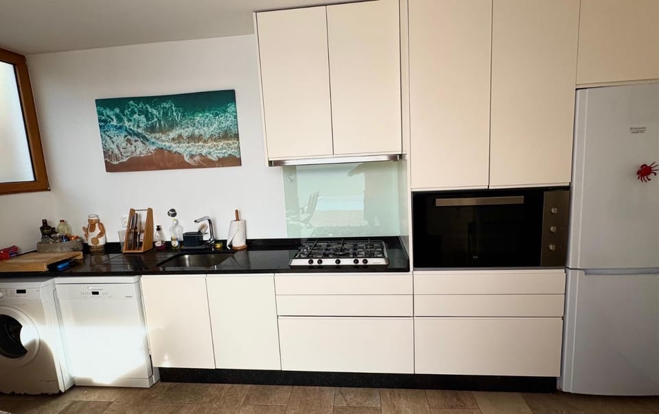 Kitchen or kitchenette, oven