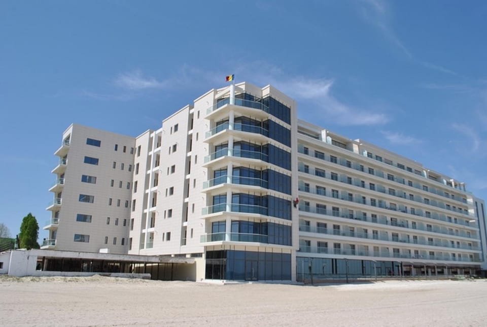 Property building, Facade/entrance, Day
