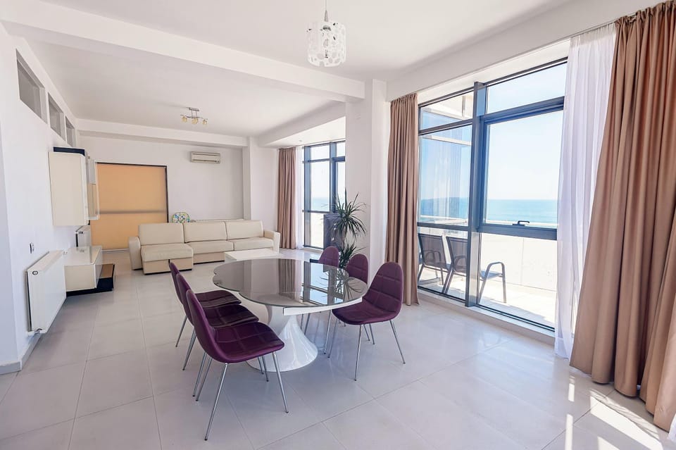 Natural landscape, Balcony/Terrace, Living room, Seating area, Sea view