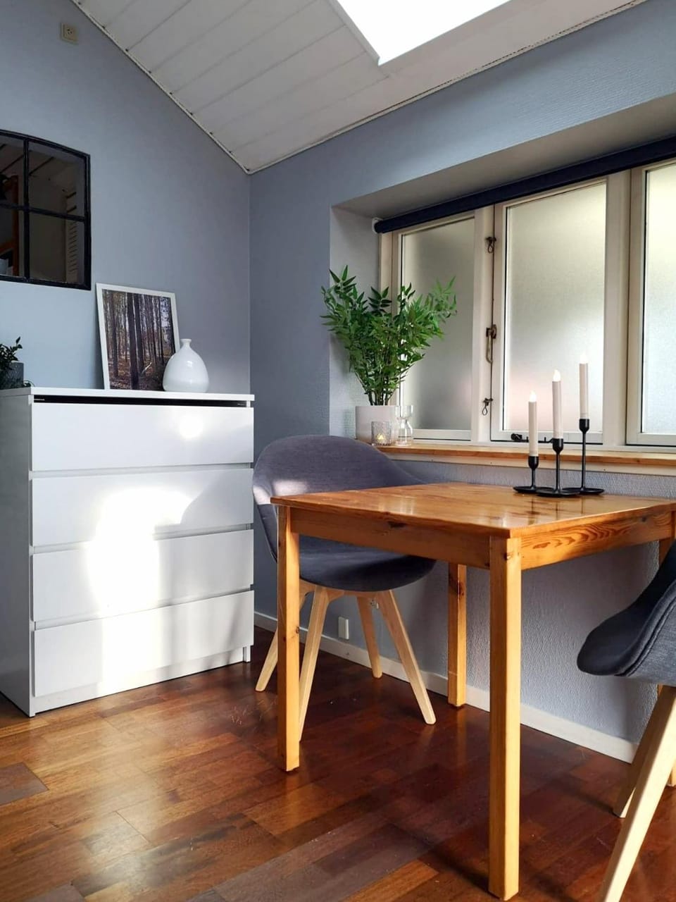 Seating area, Dining area