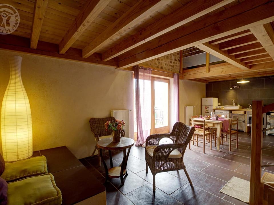 Maison écogîte avec vue campagne - 11 pers. - FR-1-496-185 House in Auvergne-Rhône-Alpes