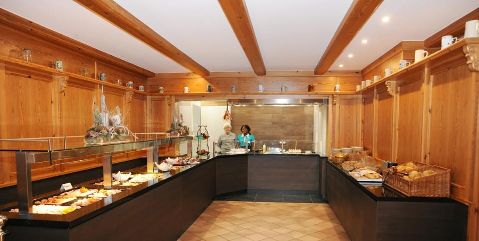 Continental breakfast, Buffet breakfast