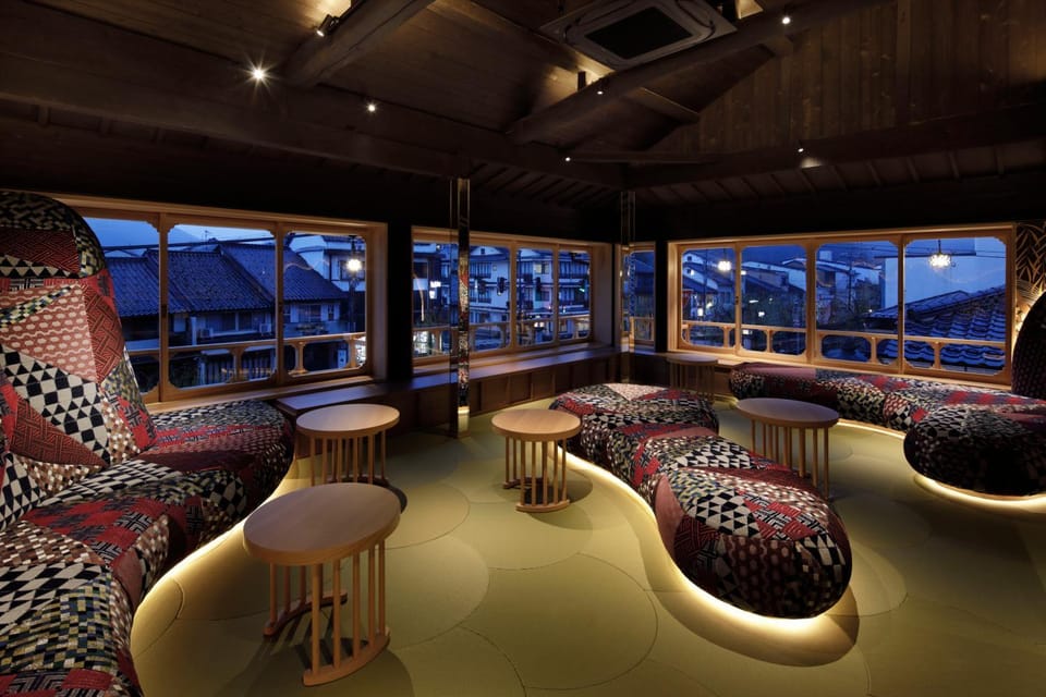 Lounge or bar, Internal: Not applicable to any particular room