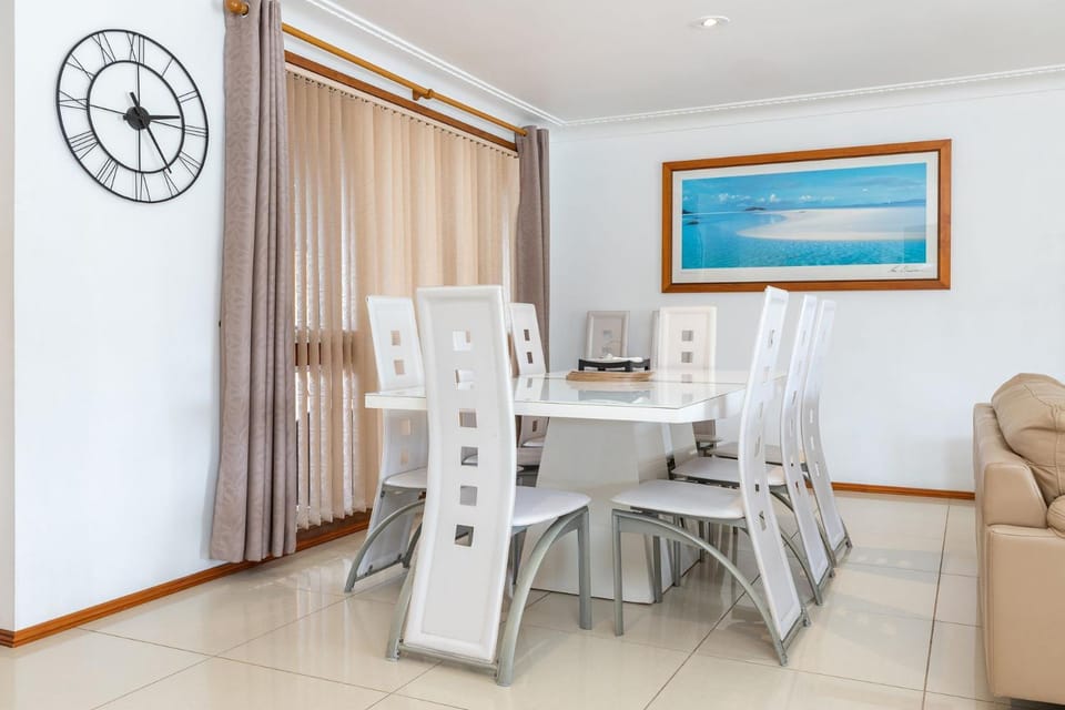 Seating area, Dining area