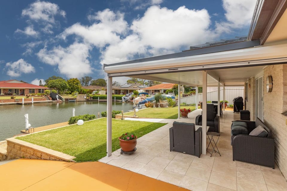 Day, Garden, Seating area, Lake view, River view