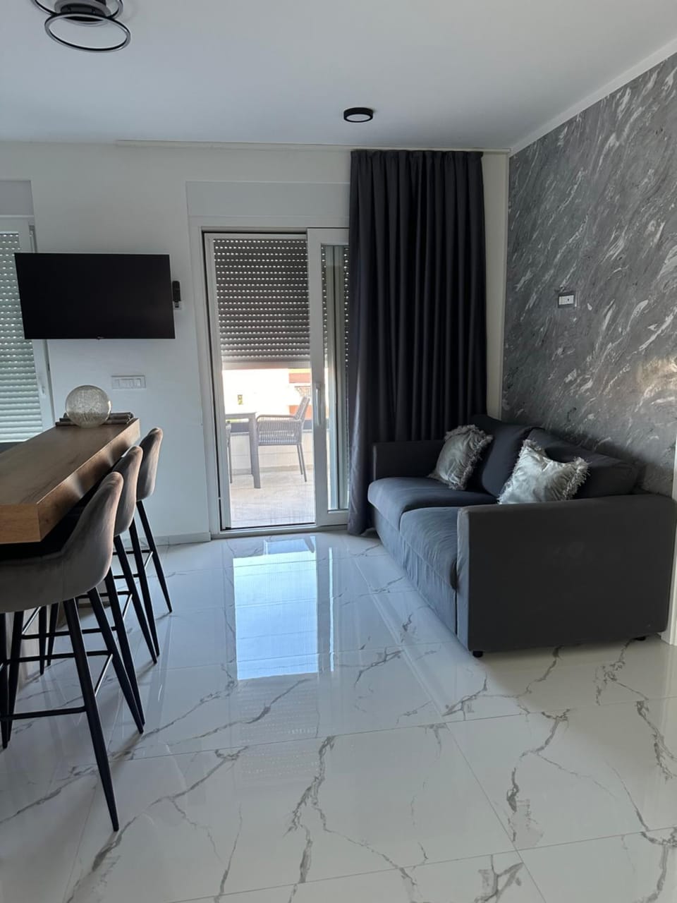 TV and multimedia, Living room, Seating area, Dining area