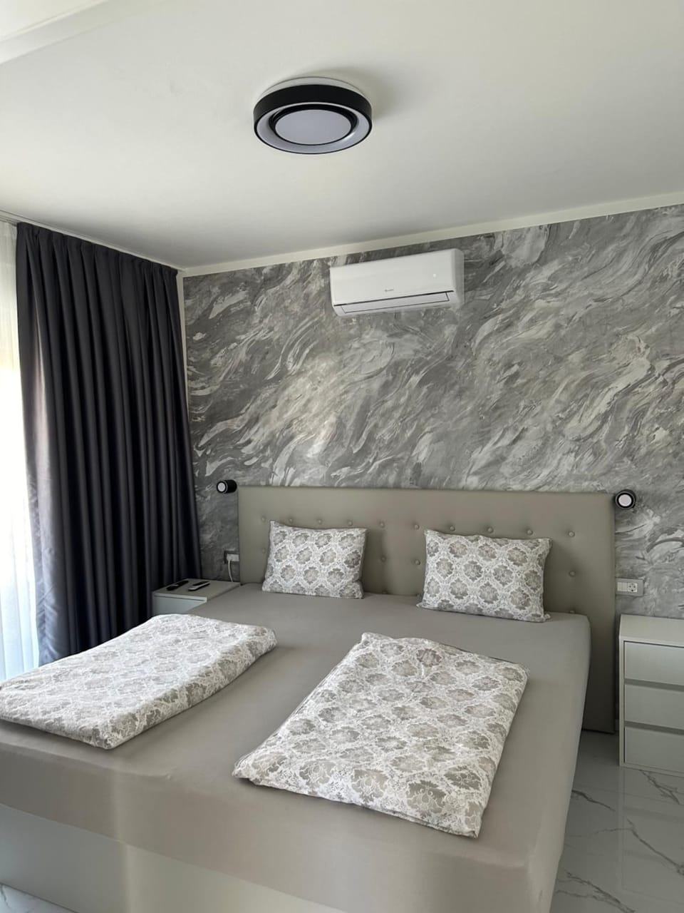 Bed, Photo of the whole room, Bedroom, air conditioner