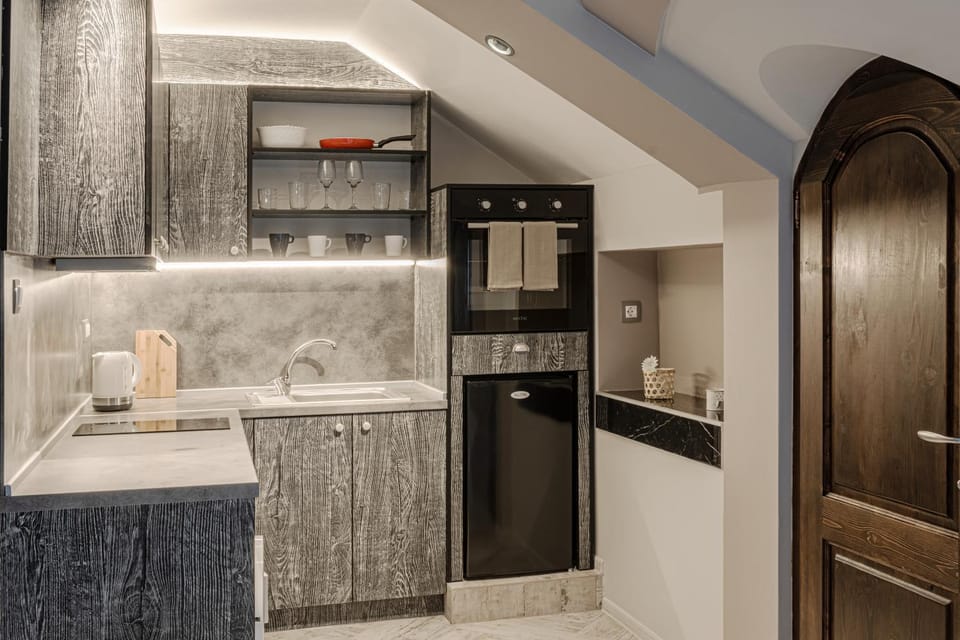 Kitchen or kitchenette