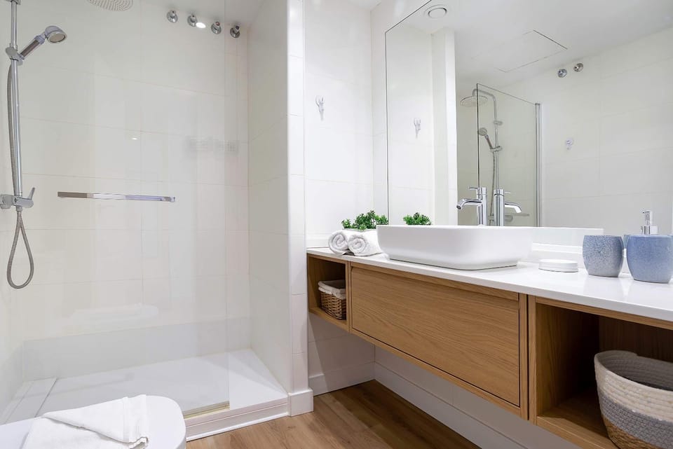 Shower, Bathroom, hair dryier, towels