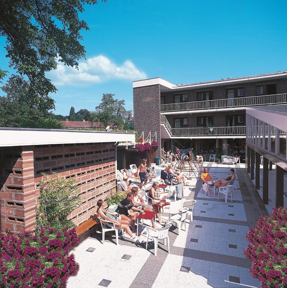 Property building, Patio, Swimming pool, Swimming pool, group of guests