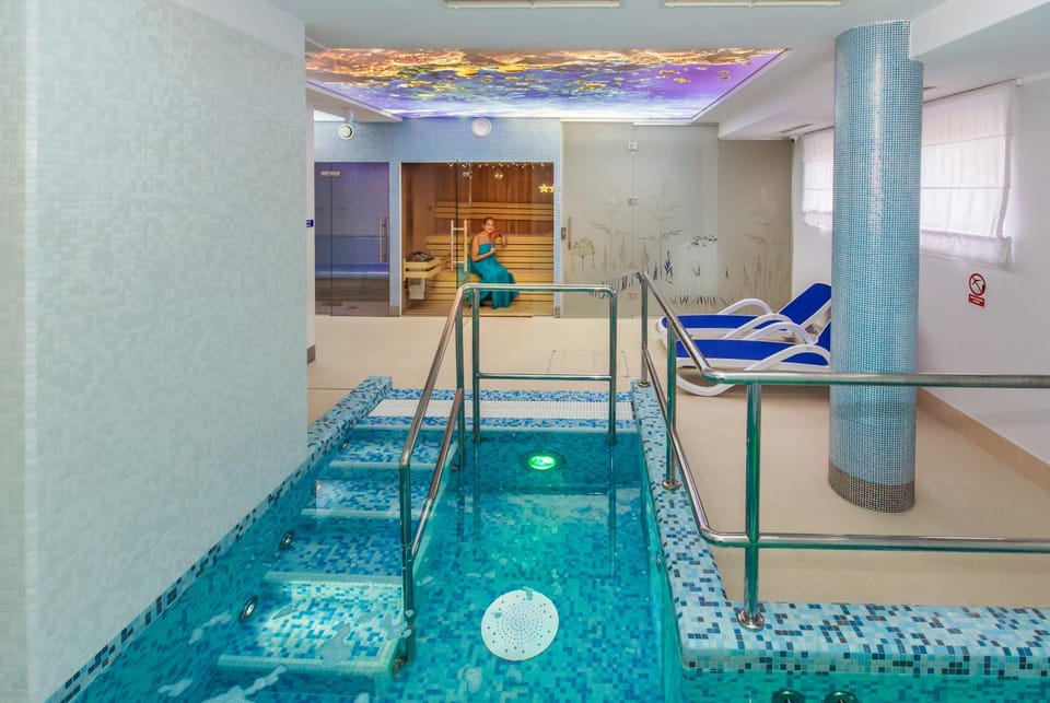 Hot Tub, Hot Tub, Sauna, Sauna, Spa and wellness centre/facilities, Pool view, Swimming pool, sunbed