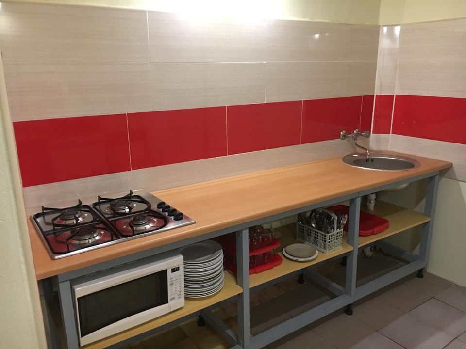 Kitchen or kitchenette, Communal kitchen