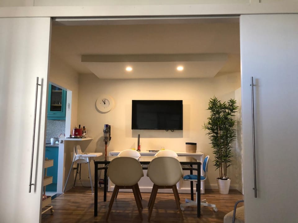 Communal lounge/ TV room, Dining area