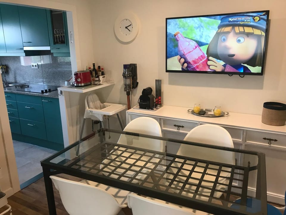 Communal lounge/ TV room, TV and multimedia