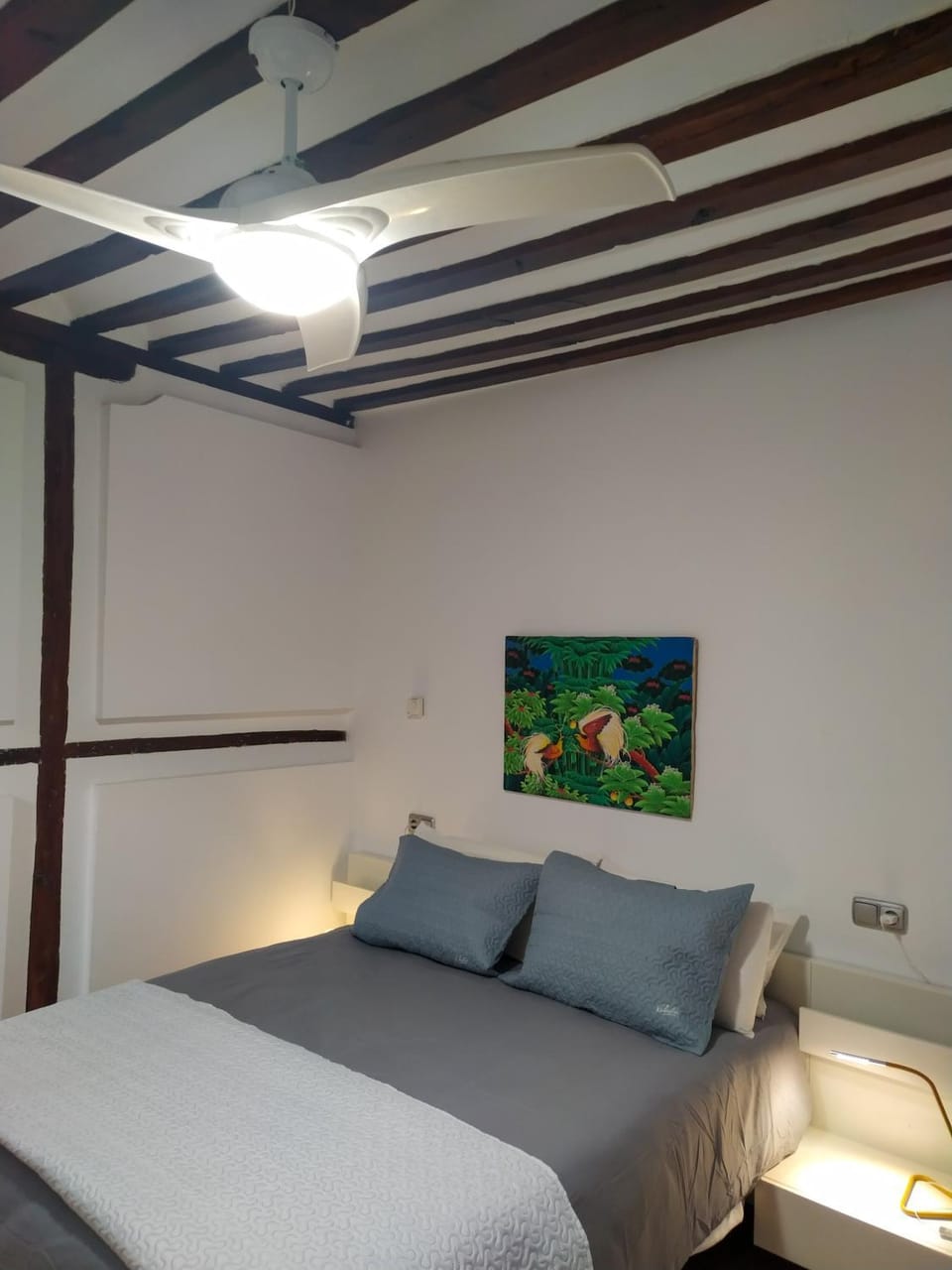 Bed, Photo of the whole room, Bedroom