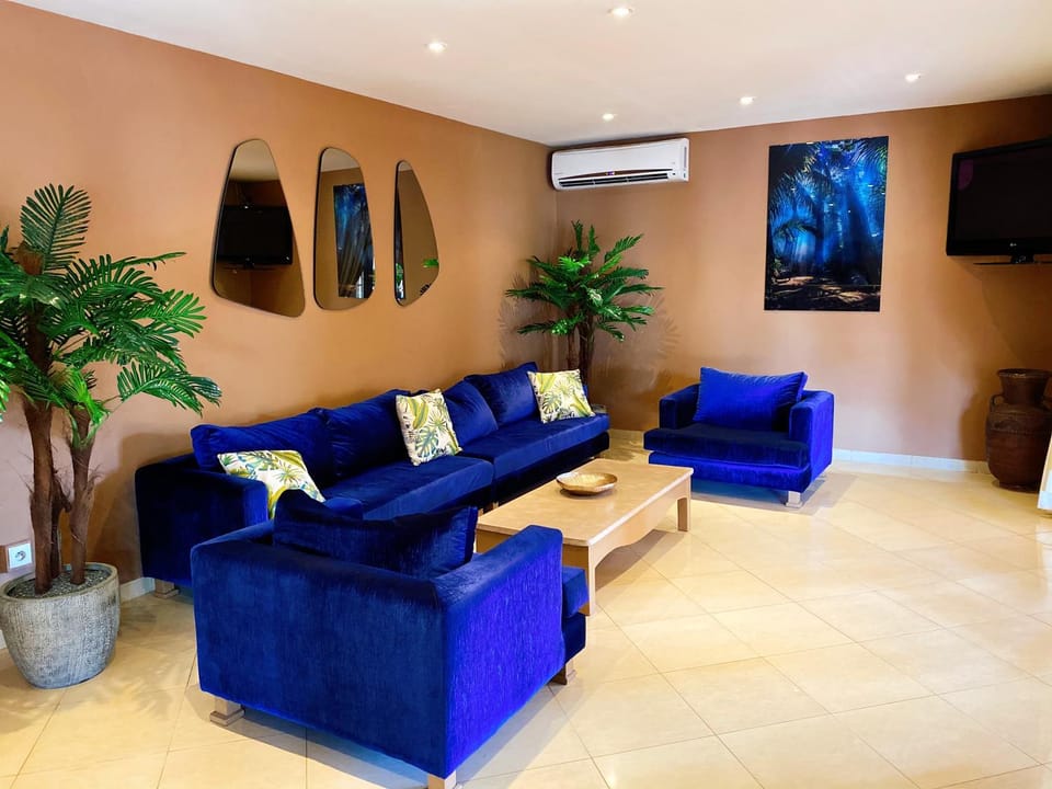 Living room, Lobby or reception