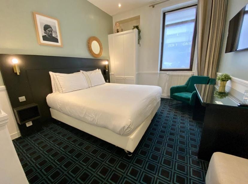 Bed, Photo of the whole room