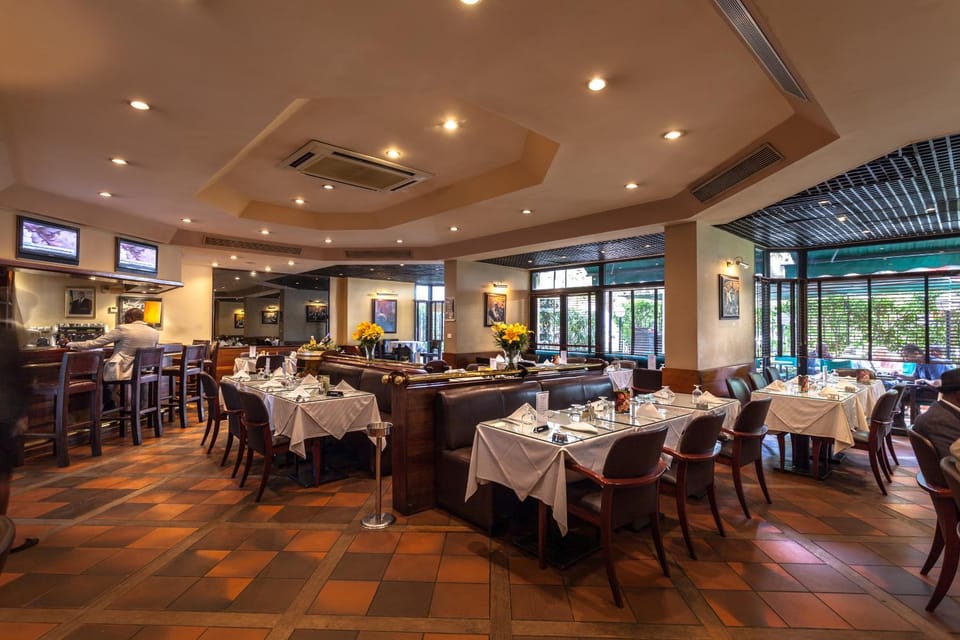 Restaurant/places to eat, Area and facilities, Meals, Lunch, Dinner, Alcoholic drinks, Non alcoholic drinks
